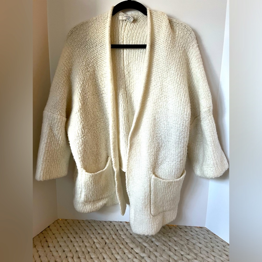 WHITE KNIT SWEATER